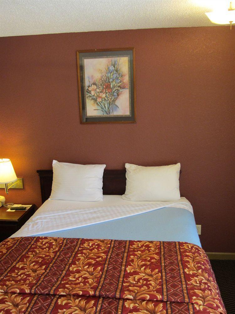 First Western Inn - Fairmont City Zewnętrze zdjęcie