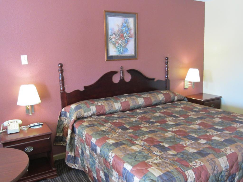 First Western Inn - Fairmont City Zewnętrze zdjęcie