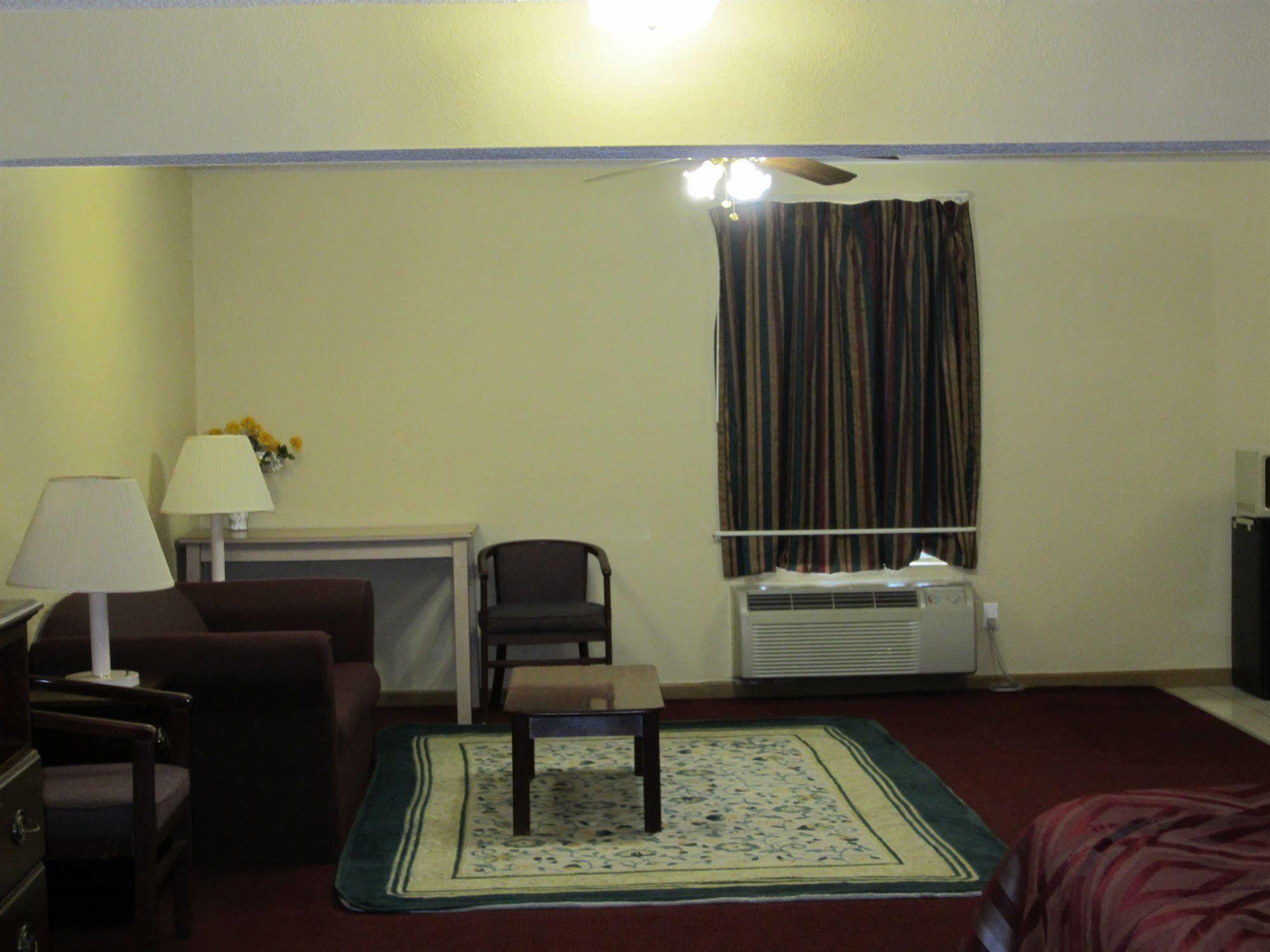 First Western Inn - Fairmont City Zewnętrze zdjęcie