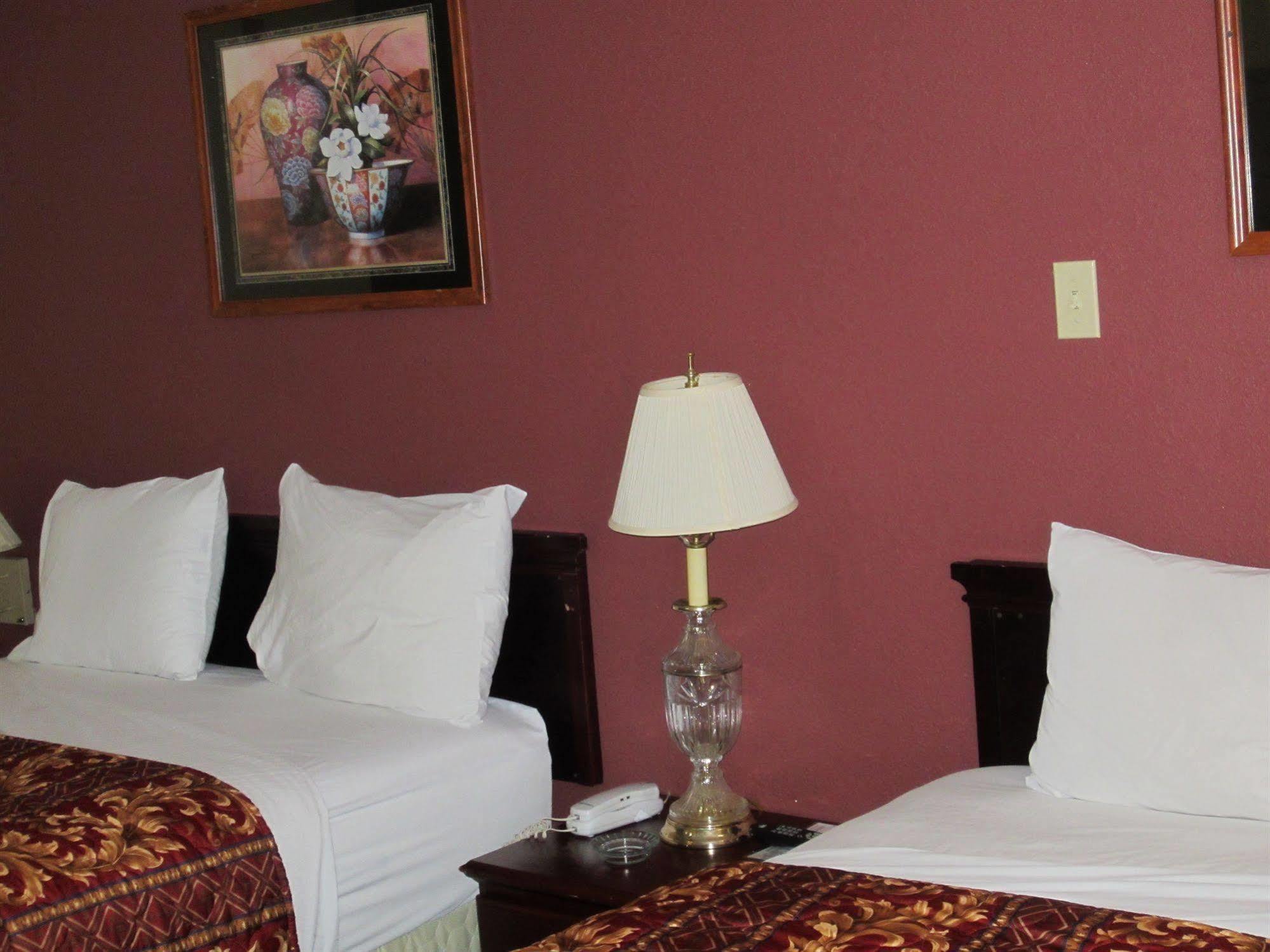 First Western Inn - Fairmont City Zewnętrze zdjęcie