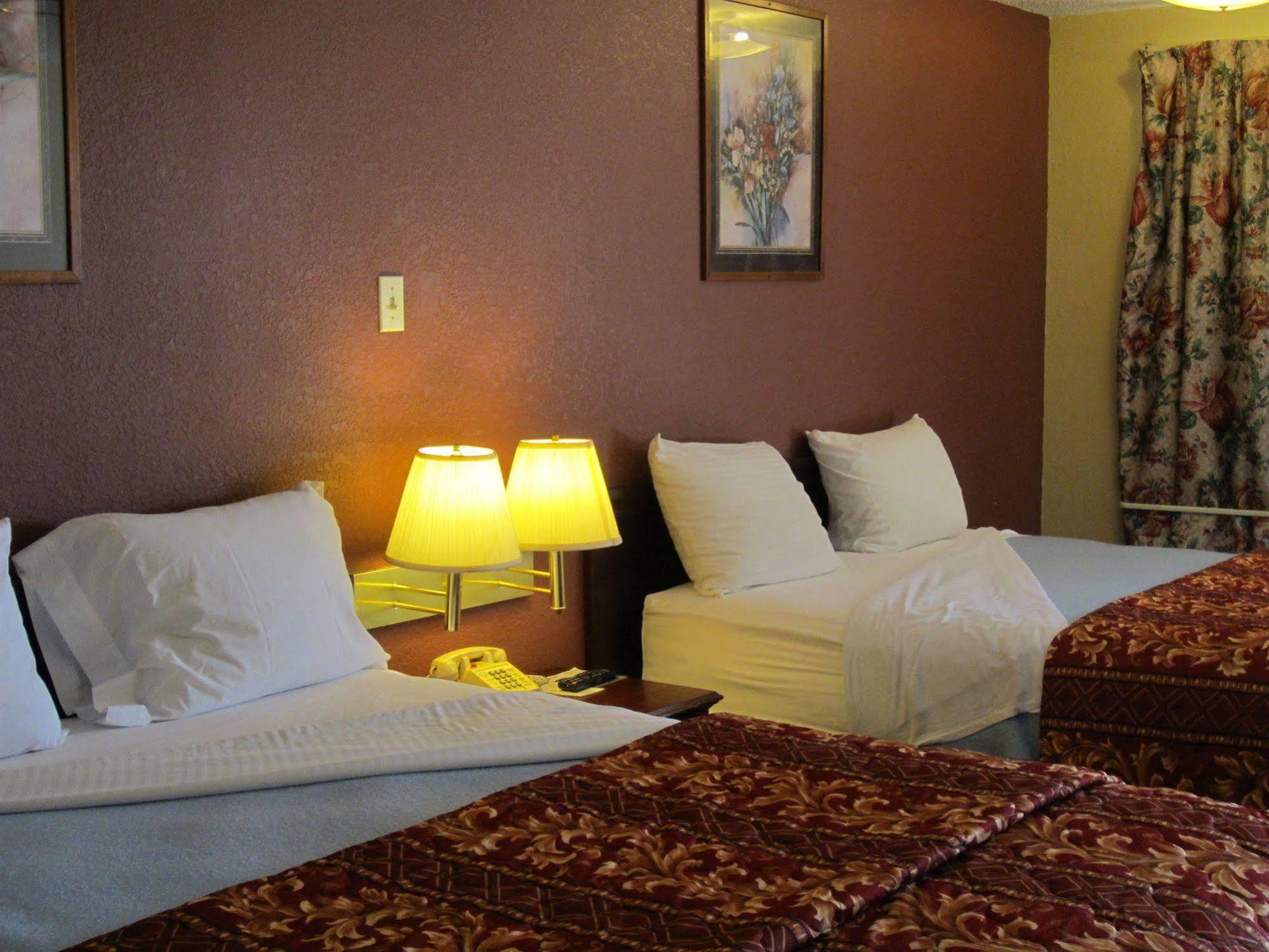 First Western Inn - Fairmont City Zewnętrze zdjęcie